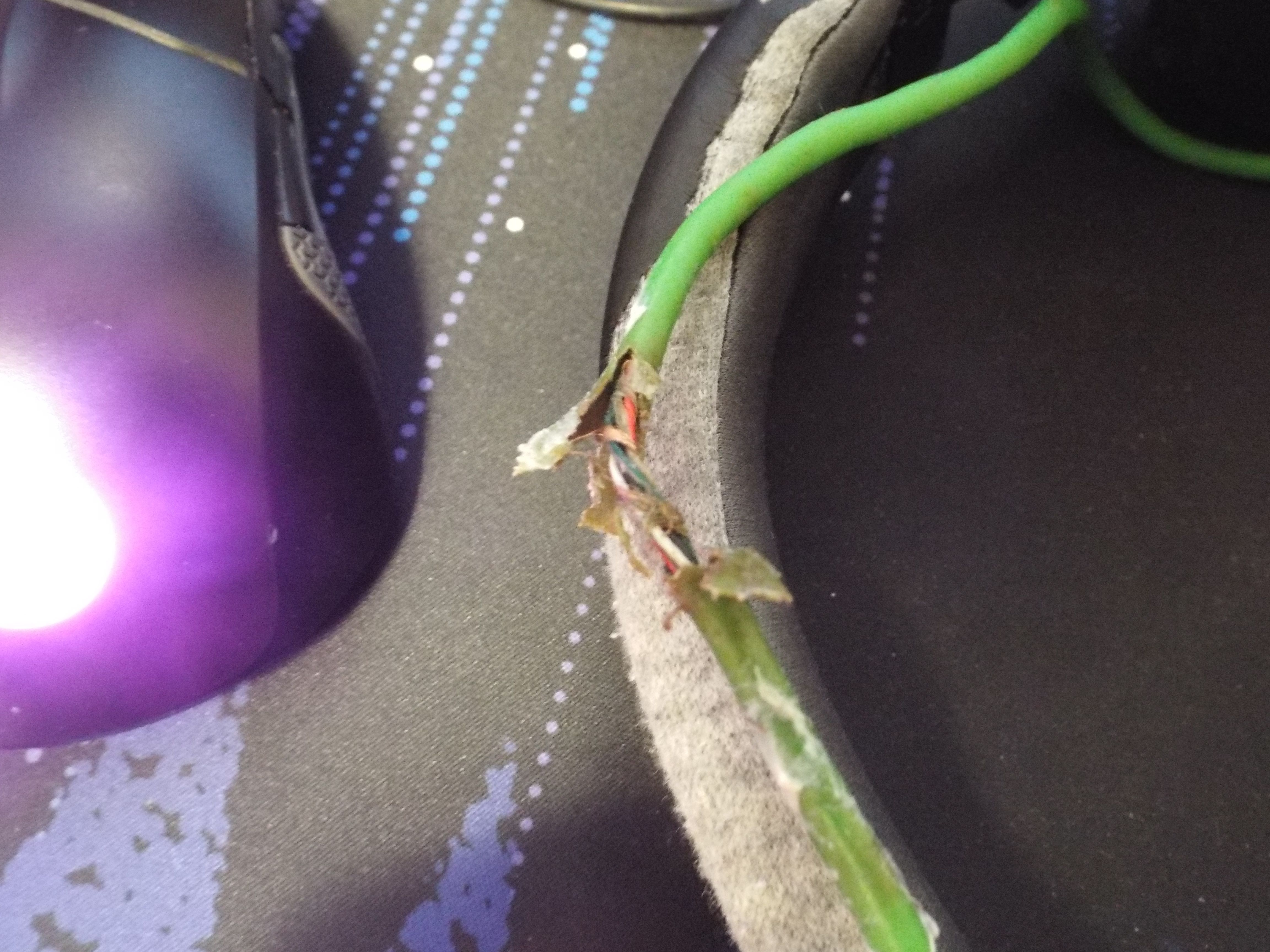 another close up shot of the broken section of the headset cable.